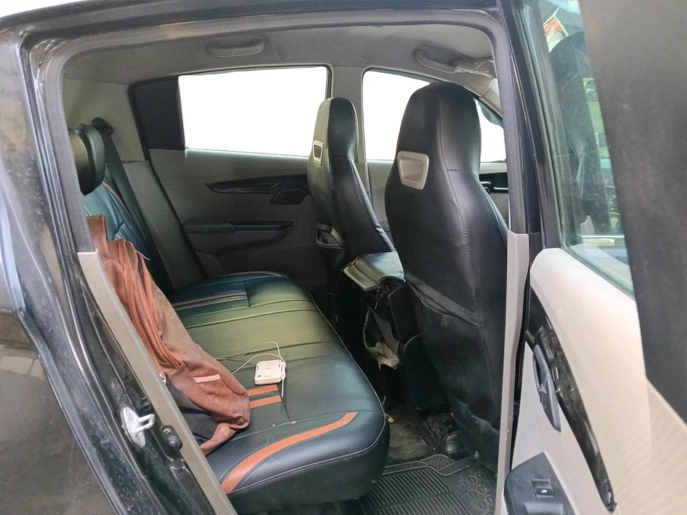 2016 Mahindra Kuv100 K8 D 6 STR, Diesel, Manual, 1,15,917 km, interior