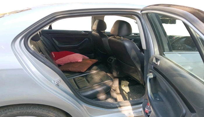 2010 Volkswagen Jetta COMFORTLINE 2.0L TDI, Diesel, Manual, 1,28,323 km, interior