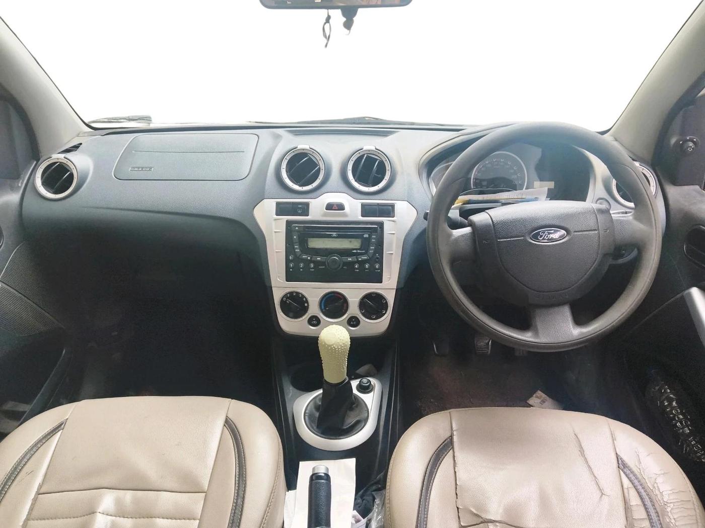 2013 Ford Figo TITANIUM 1.4 DIESEL, Diesel, Manual, 1,40,743 km, interior
