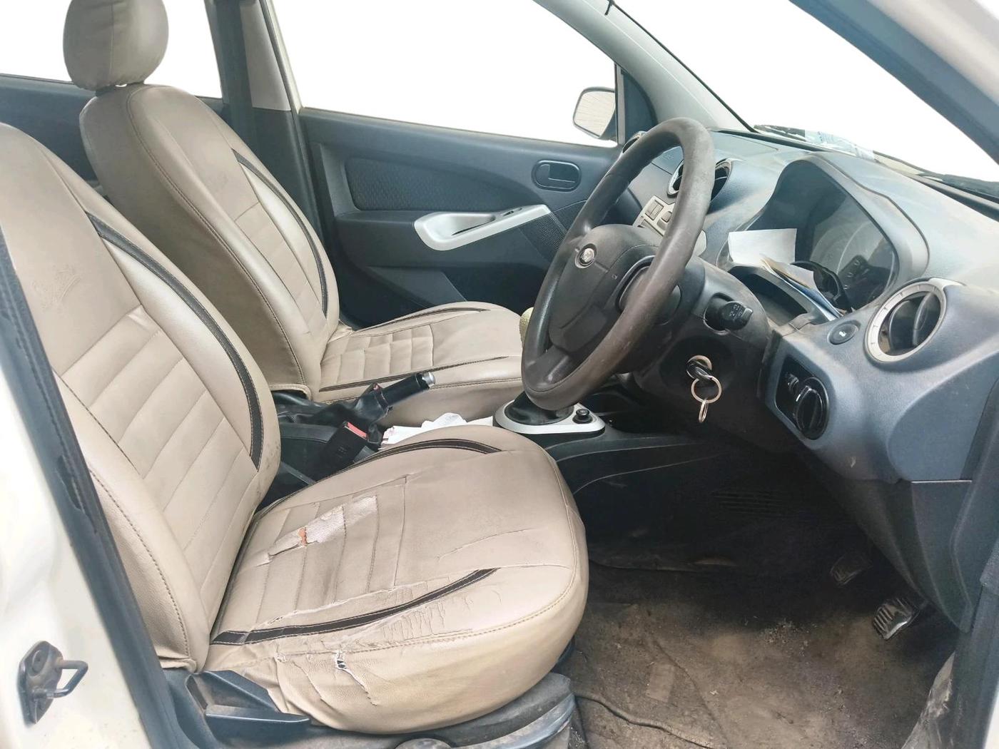 2013 Ford Figo TITANIUM 1.4 DIESEL, Diesel, Manual, 1,40,743 km, interior