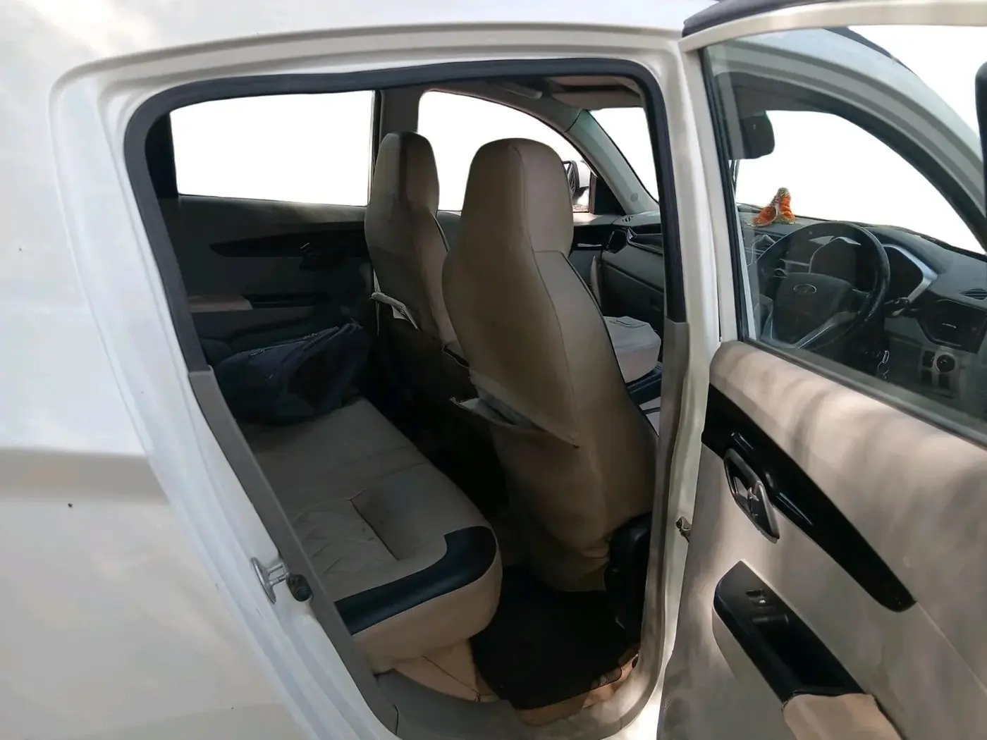 2016 Mahindra Kuv100 K6 D 6 STR, Diesel, Manual, 1,69,298 km, interior