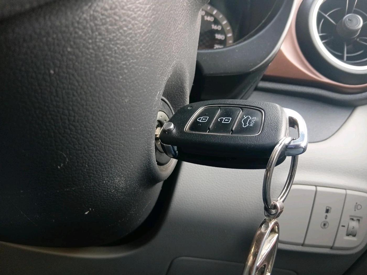 2021 Hyundai AURA S 1.2 CNG, CNG, Manual, 1,19,818 km, interior