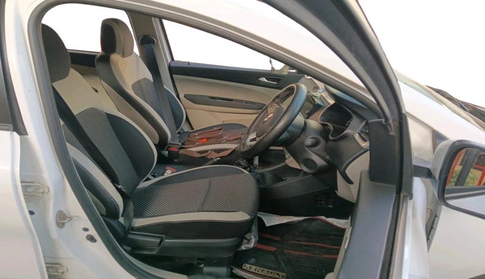 2020 Renault TRIBER RXZ AMT, Petrol, Automatic, 8,820 km, interior