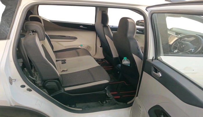 2020 Renault TRIBER RXZ AMT, Petrol, Automatic, 8,820 km, interior