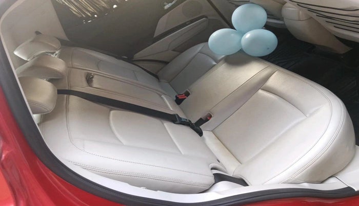 2020 Mahindra XUV300 W8 (O) 1.5 DIESEL, Diesel, Manual, 1,34,420 km, interior