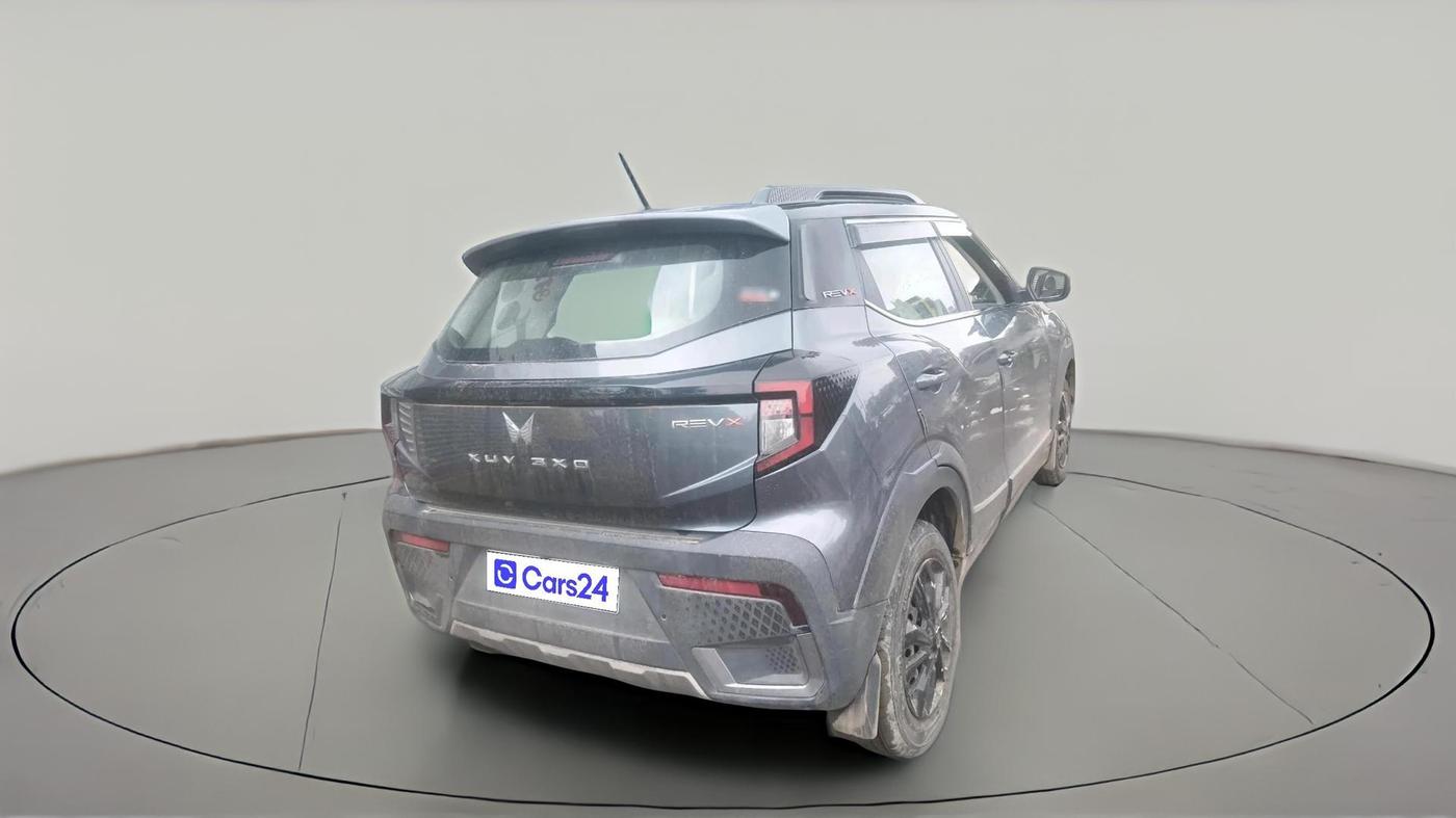 2025 Mahindra XUV 3XO REVX M (O)1.2 Petrol, Petrol, Manual, 12,442 km, exterior
