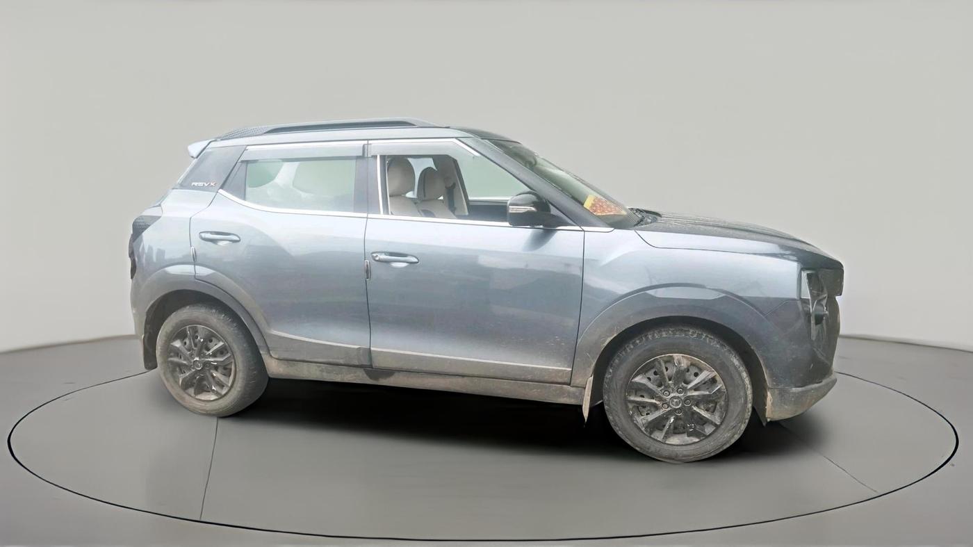 2025 Mahindra XUV 3XO REVX M (O)1.2 Petrol, Petrol, Manual, 12,442 km, exterior