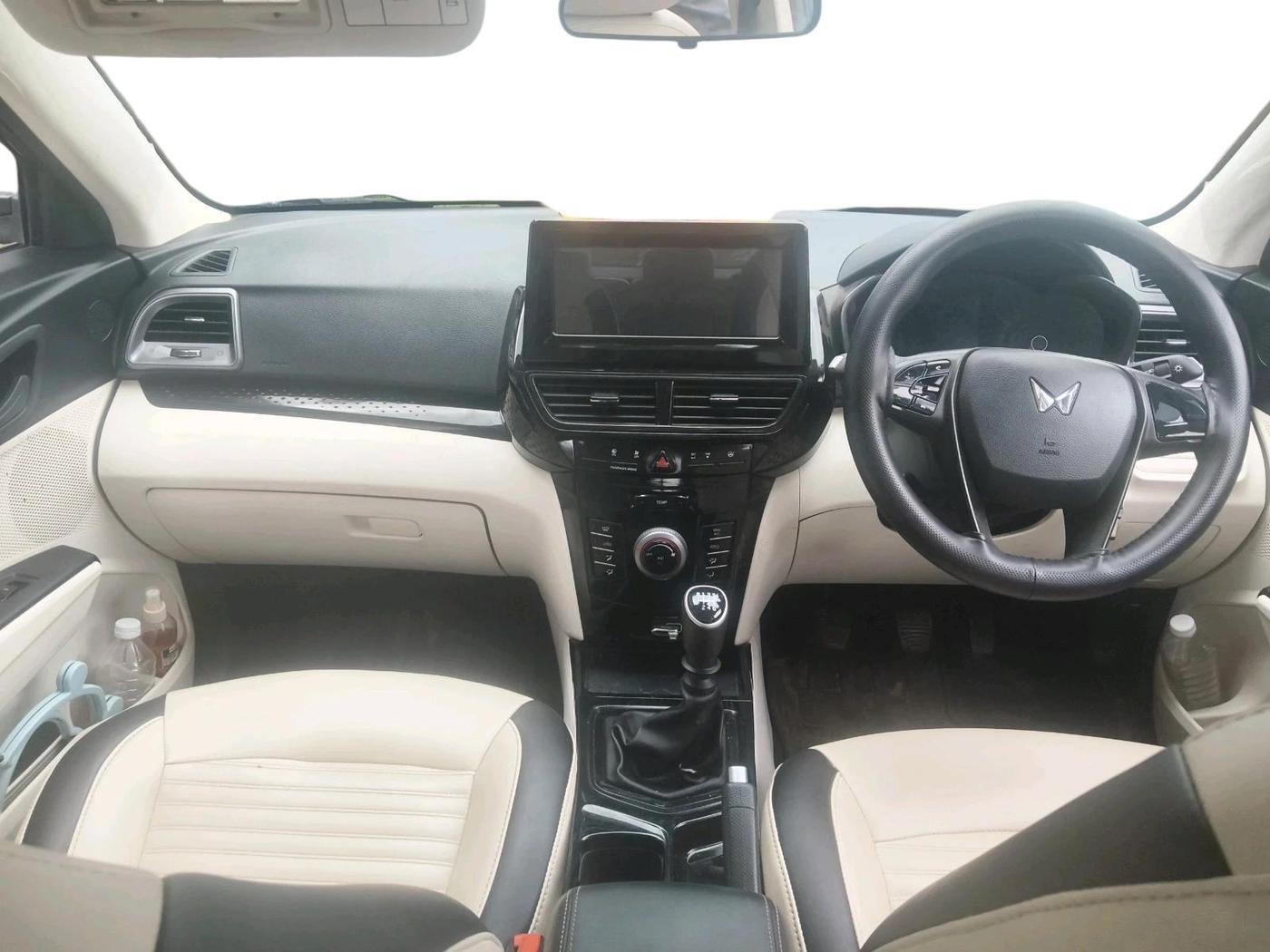 2025 Mahindra XUV 3XO REVX M (O)1.2 Petrol, Petrol, Manual, 12,442 km, interior