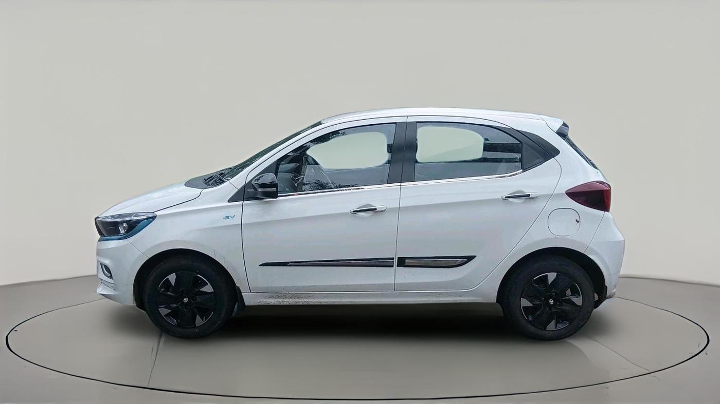 2024 Tata TIAGO EV XZ PLUS TECH LUX LONG RANGE FAST CHARGER, Electric, Automatic, 38,519 km, exterior