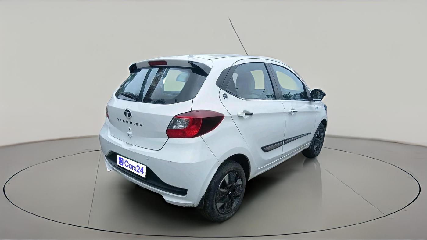 2024 Tata TIAGO EV XZ PLUS TECH LUX LONG RANGE FAST CHARGER, Electric, Automatic, 38,519 km, exterior