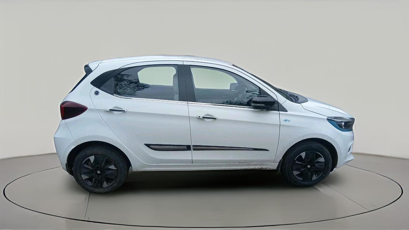 2024 Tata TIAGO EV XZ PLUS TECH LUX LONG RANGE FAST CHARGER, Electric, Automatic, 38,519 km, exterior