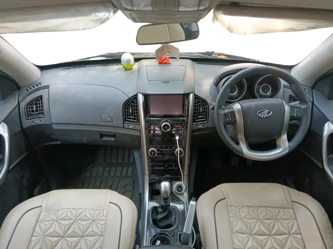 2020 Mahindra XUV500 W7, Diesel, Manual, 68,007 km, interior