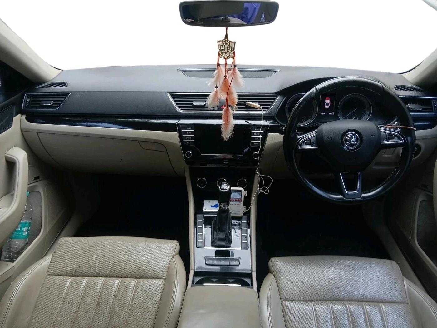 2016 Skoda Superb L&K 1.8 TSI AT, Petrol, Automatic, 1,16,354 km, interior