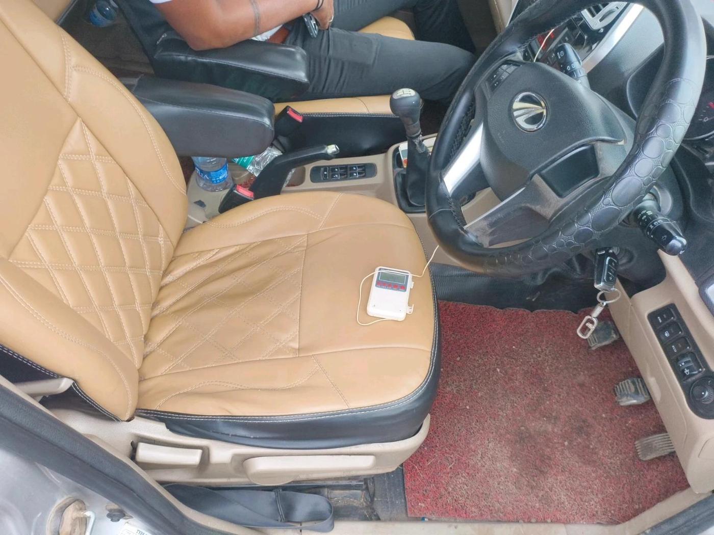 2016 Mahindra TUV300 T8, Diesel, Manual, 2,85,670 km, interior