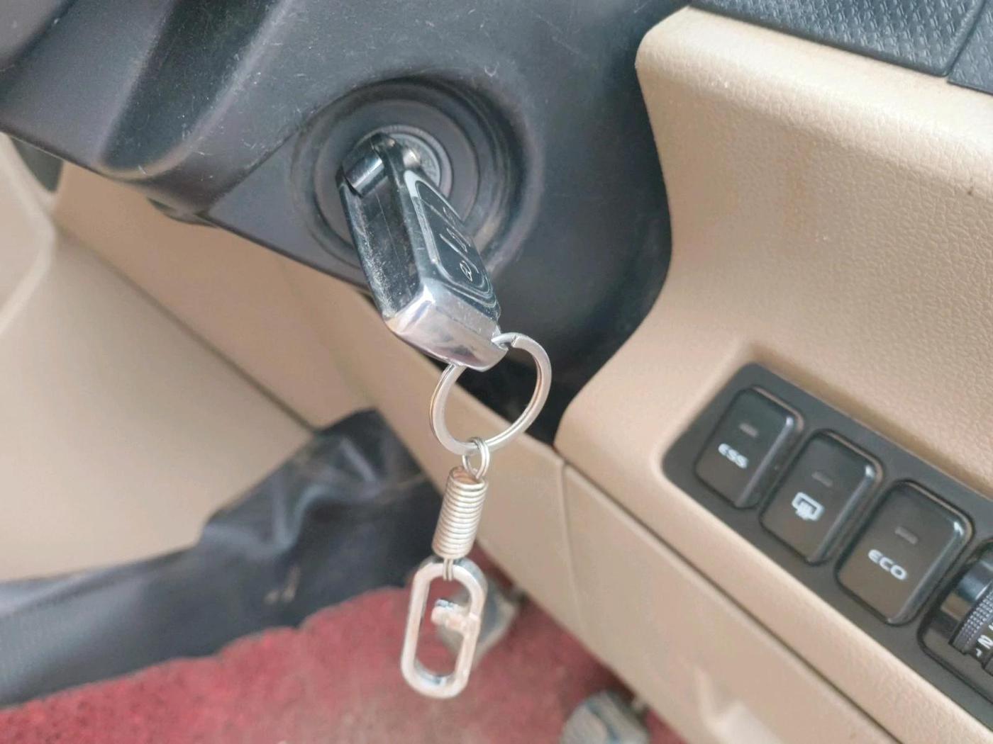 2016 Mahindra TUV300 T8, Diesel, Manual, 2,85,670 km, interior