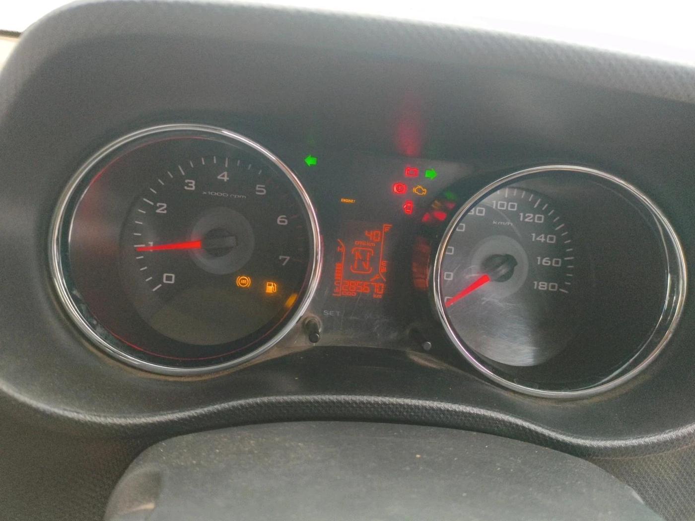 2016 Mahindra TUV300 T8, Diesel, Manual, 2,85,670 km, interior