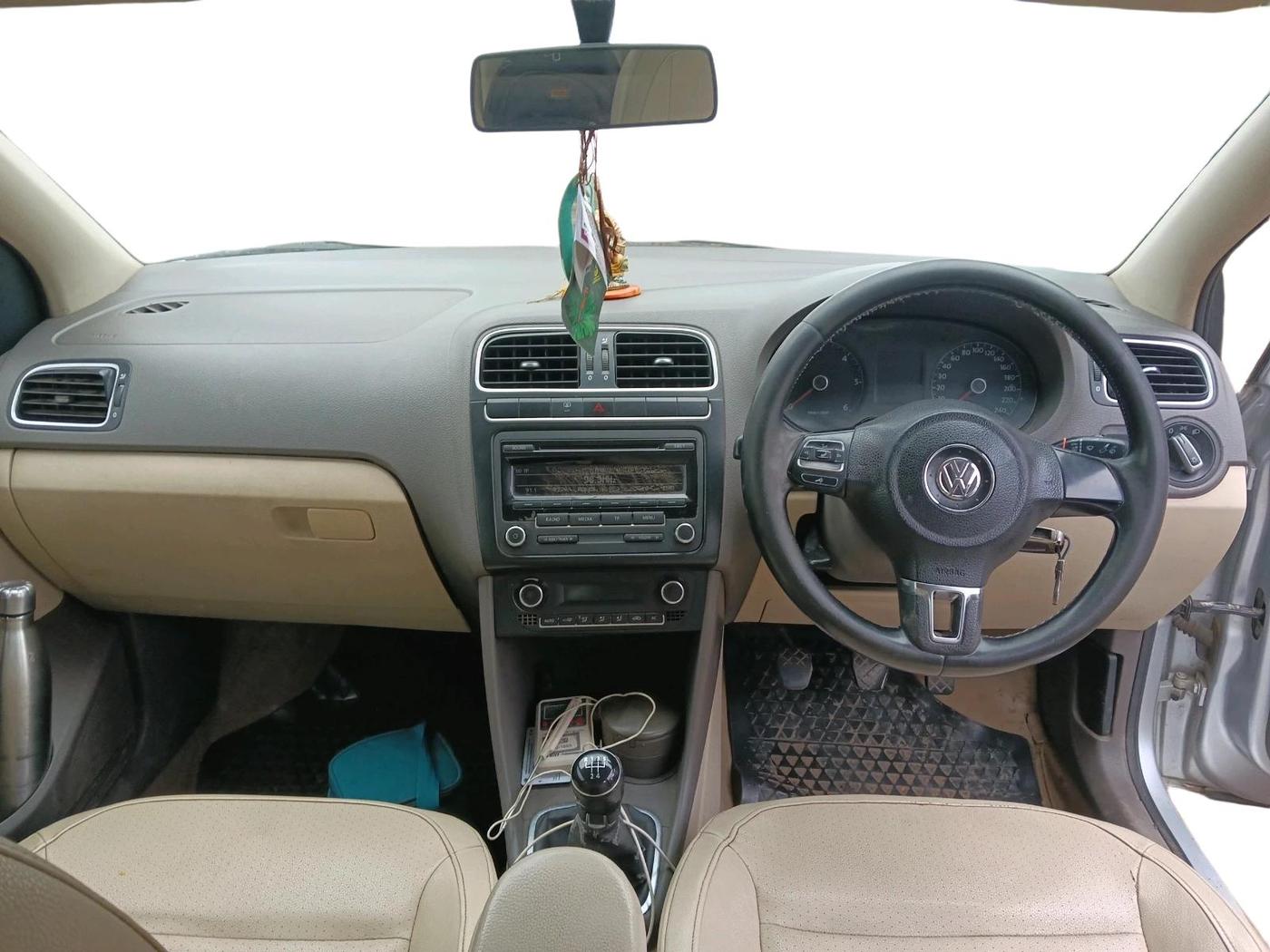 2012 Volkswagen Vento HIGHLINE DIESEL 1.6, Diesel, Manual, 1,99,569 km, interior