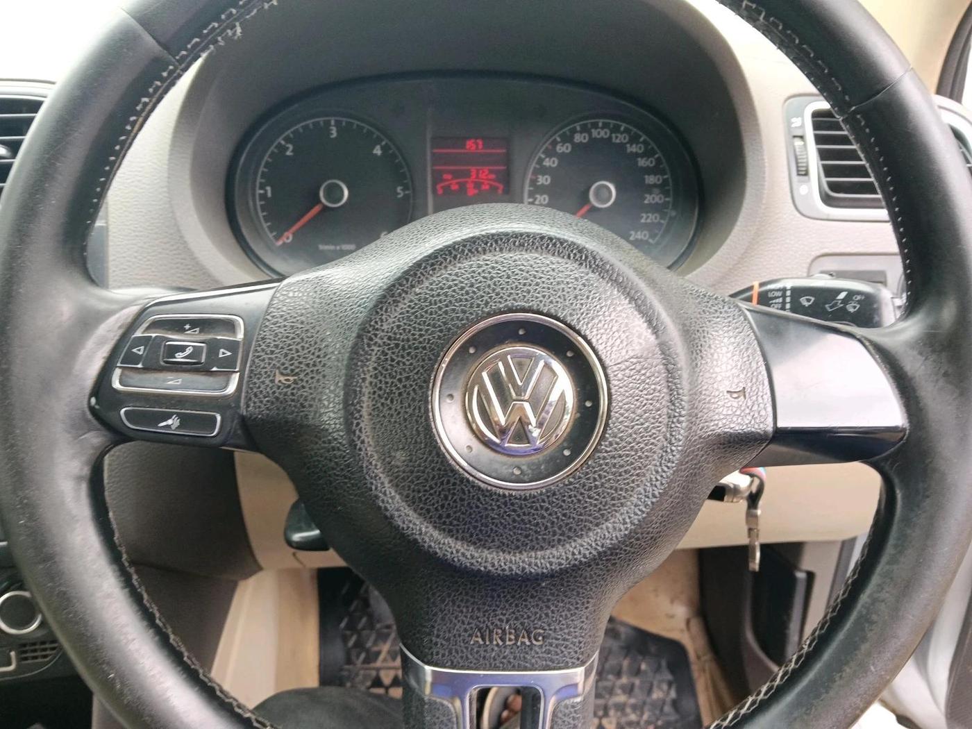 2012 Volkswagen Vento HIGHLINE DIESEL 1.6, Diesel, Manual, 1,99,569 km, interior