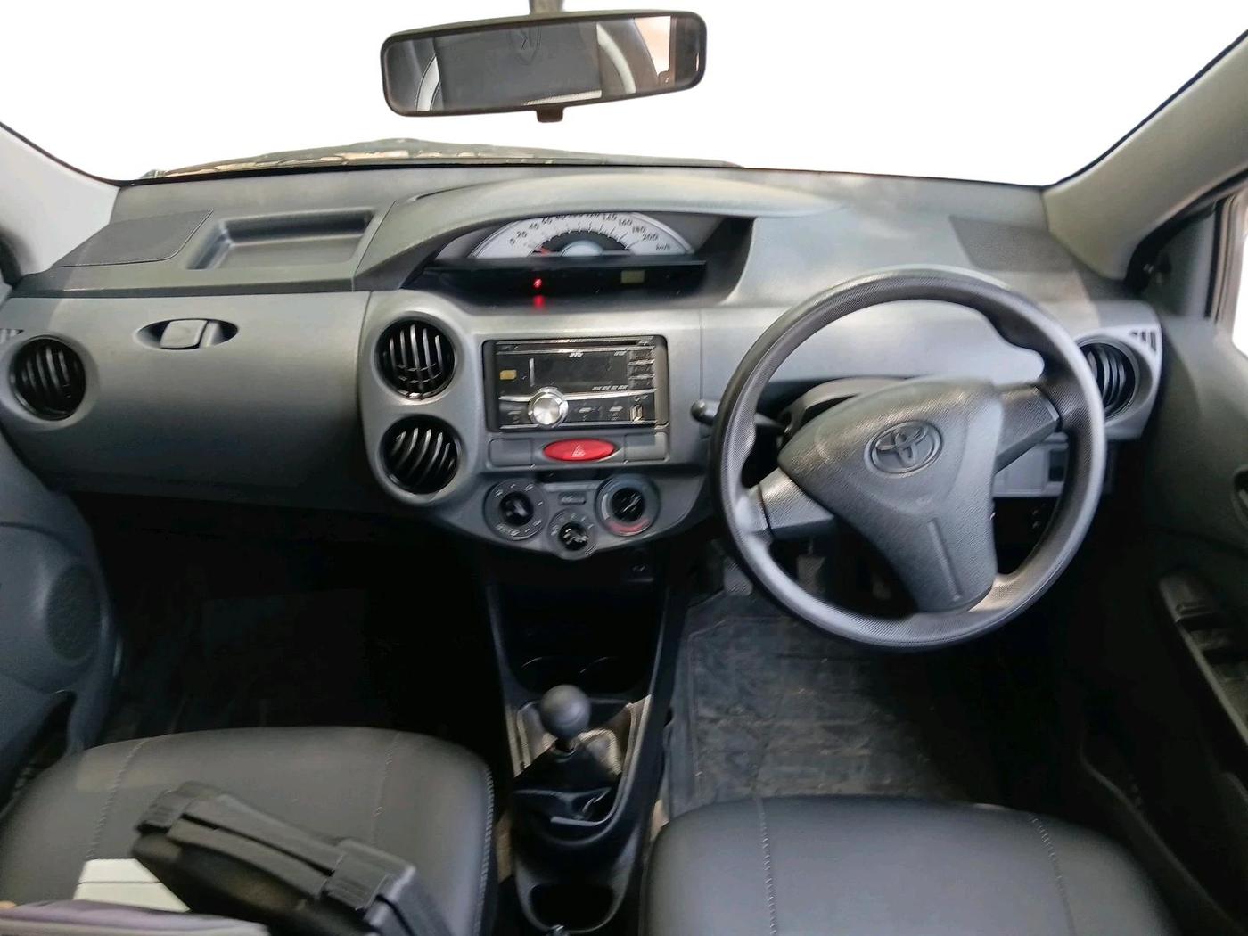 2012 Toyota Etios Liva G, Petrol, Manual, 69,550 km, interior