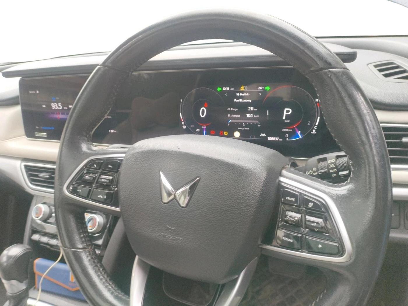 2022 Mahindra XUV700 AX 7 LUXURY D AT 7 STR, Diesel, Automatic, 1,08,837 km, interior