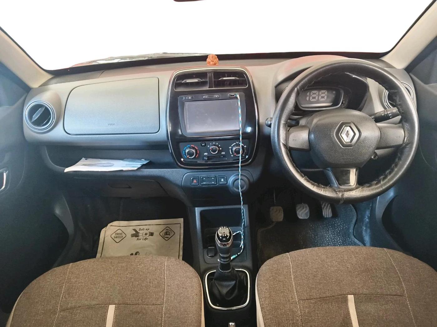 2018 Renault Kwid RXT 1.0 (O), CNG, Manual, 94,671 km, interior