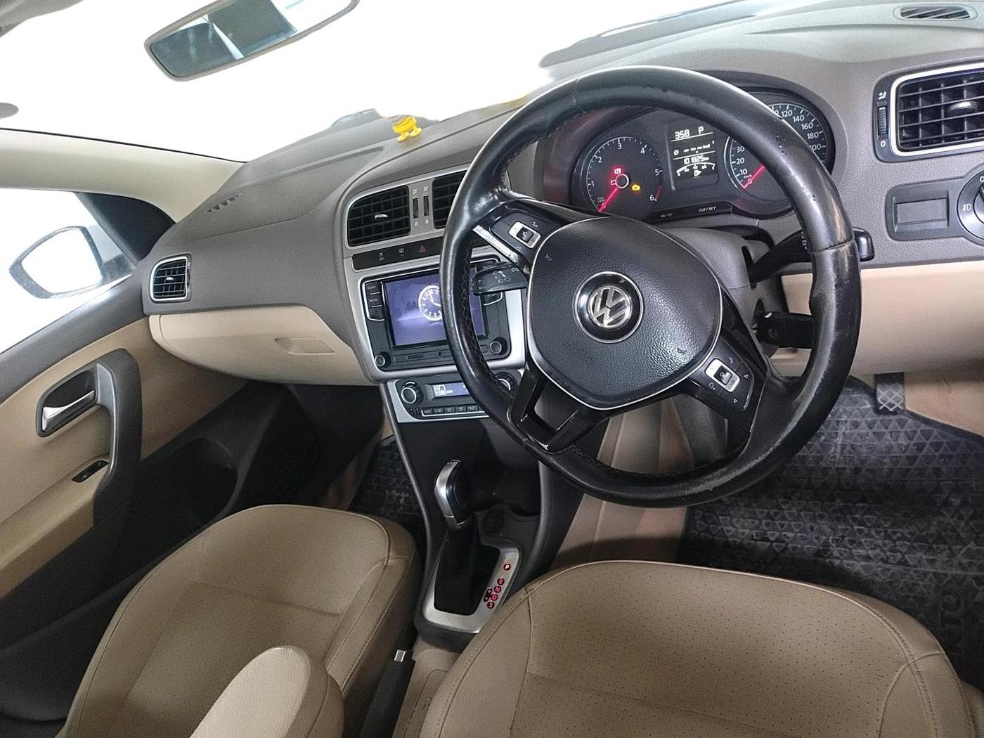 2017 Volkswagen Vento HIGHLINE PLUS 1.5 AT 16 ALLOY, Diesel, Automatic, 1,01,825 km, interior