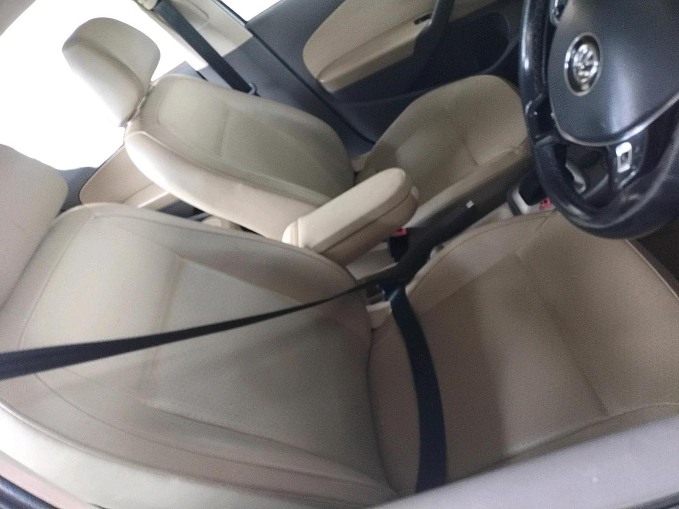 2017 Volkswagen Vento HIGHLINE PLUS 1.5 AT 16 ALLOY, Diesel, Automatic, 1,01,825 km, interior