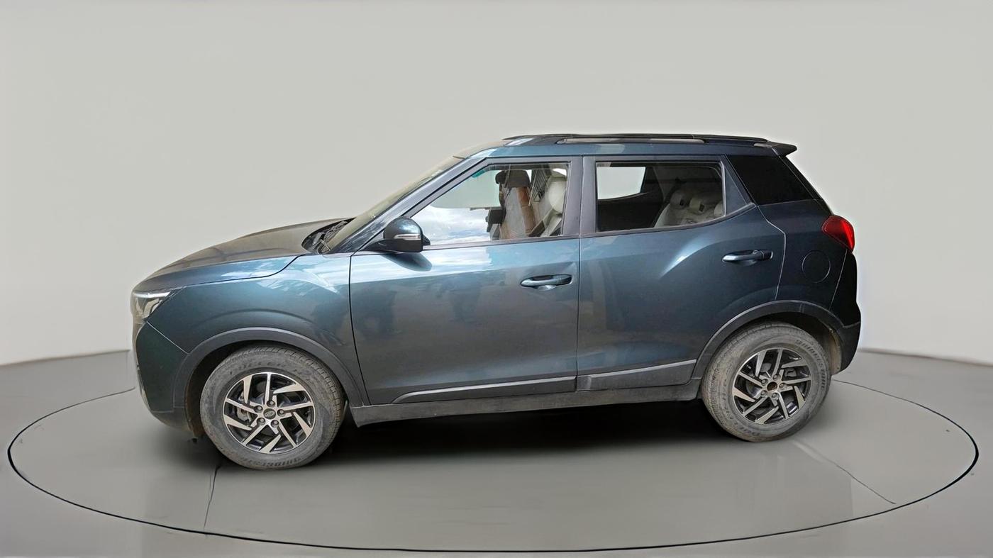 2022 Mahindra XUV300 W8 (O) 1.5 DIESEL AMT, Diesel, Automatic, 30,620 km, exterior