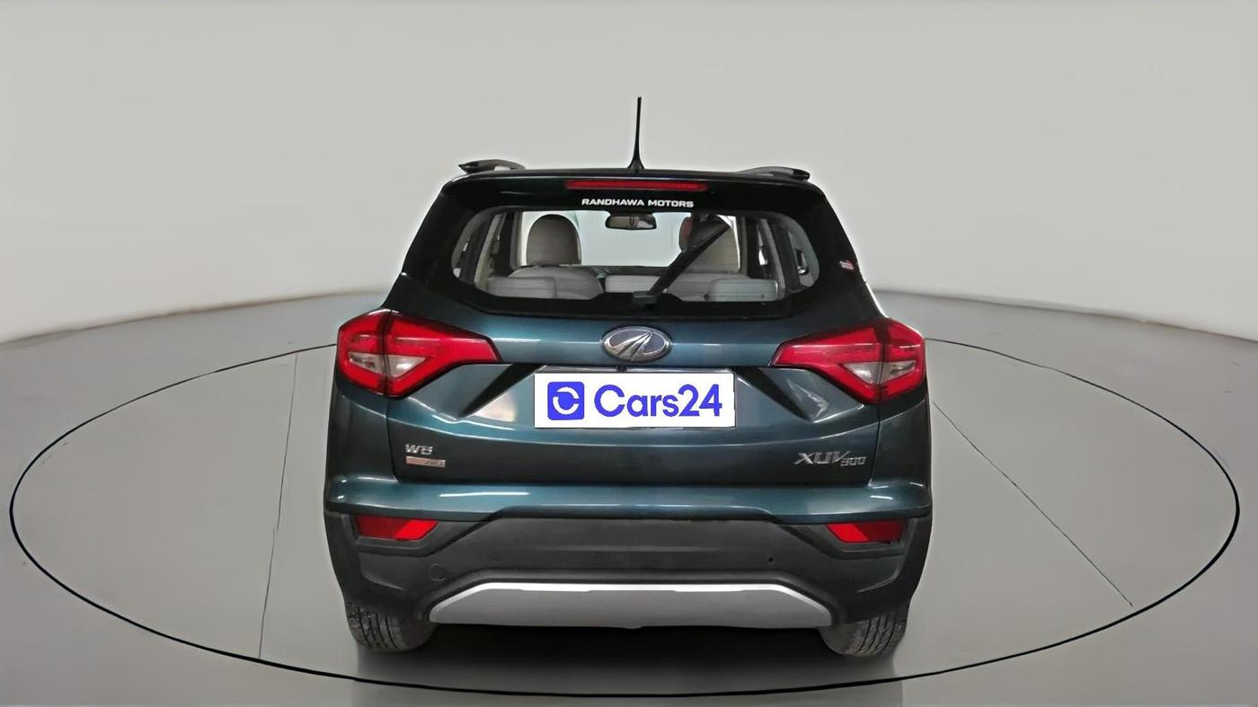 2022 Mahindra XUV300 W8 (O) 1.5 DIESEL AMT, Diesel, Automatic, 30,620 km, exterior