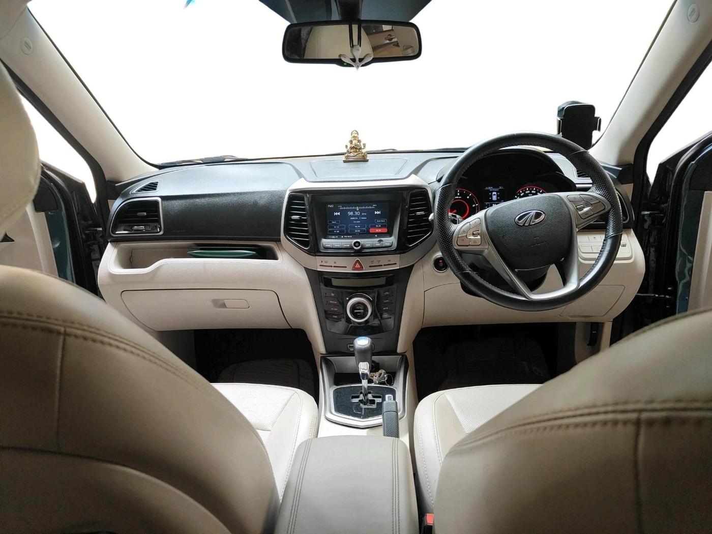 2022 Mahindra XUV300 W8 (O) 1.5 DIESEL AMT, Diesel, Automatic, 30,620 km, interior