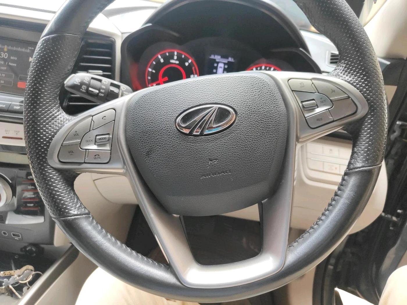 2022 Mahindra XUV300 W8 (O) 1.5 DIESEL AMT, Diesel, Automatic, 30,620 km, interior