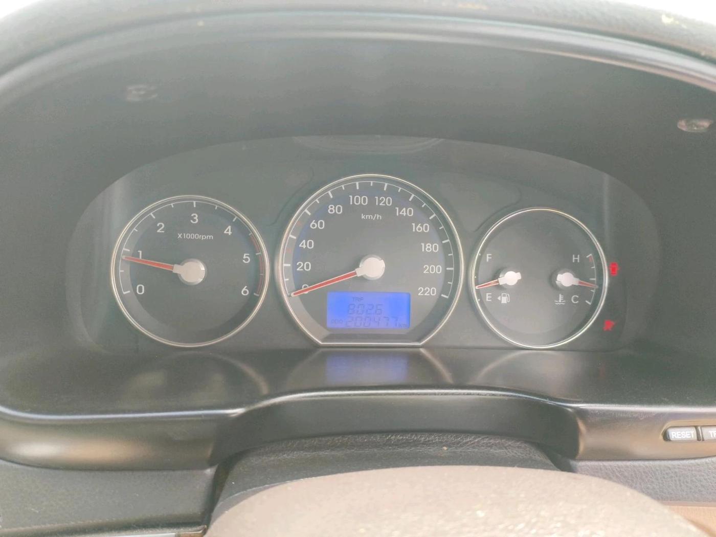 2011 Hyundai Santa Fe 2 WD, Diesel, Manual, 2,00,477 km, interior