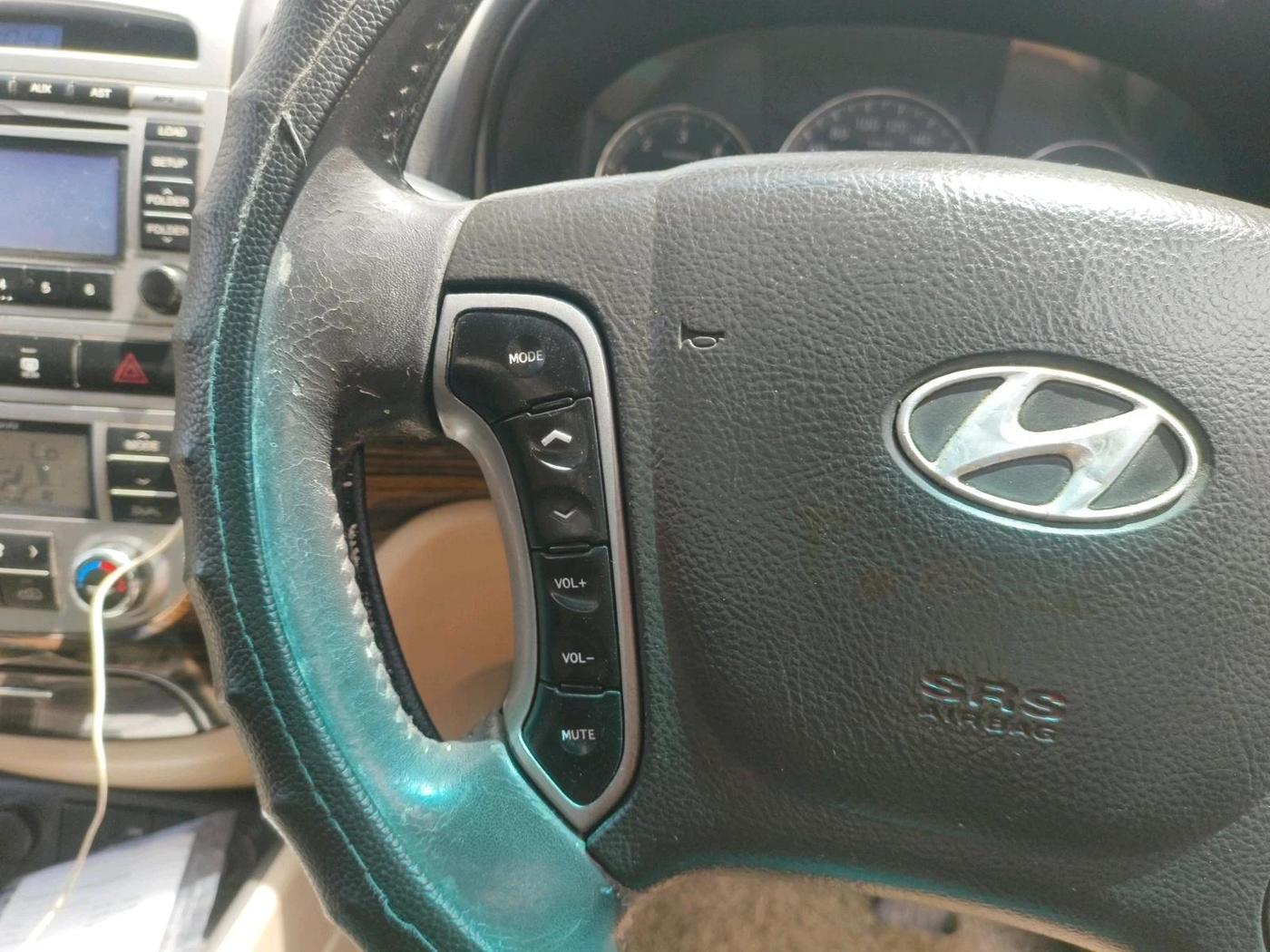 2011 Hyundai Santa Fe 2 WD, Diesel, Manual, 2,00,477 km, interior