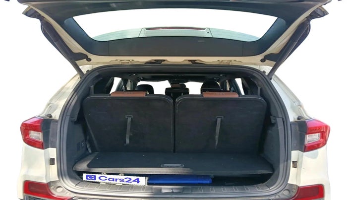 2018 Mahindra ALTURAS G4 4WD AT, Diesel, Automatic, 1,85,382 km, exterior