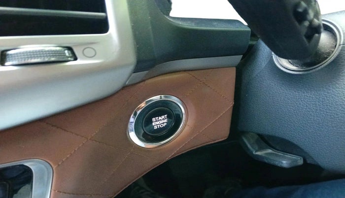 2018 Mahindra ALTURAS G4 4WD AT, Diesel, Automatic, 1,85,382 km, interior