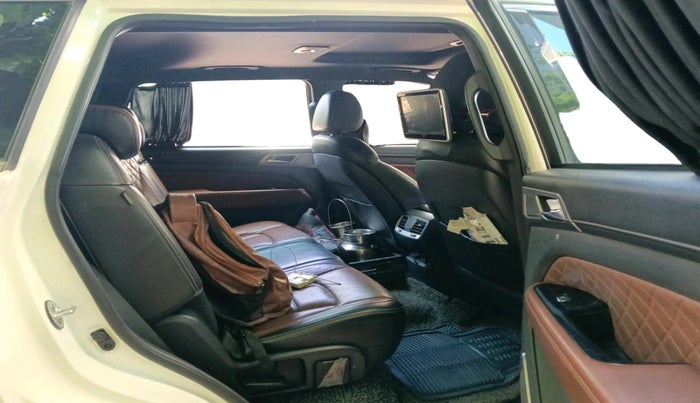 2018 Mahindra ALTURAS G4 4WD AT, Diesel, Automatic, 1,85,382 km, interior