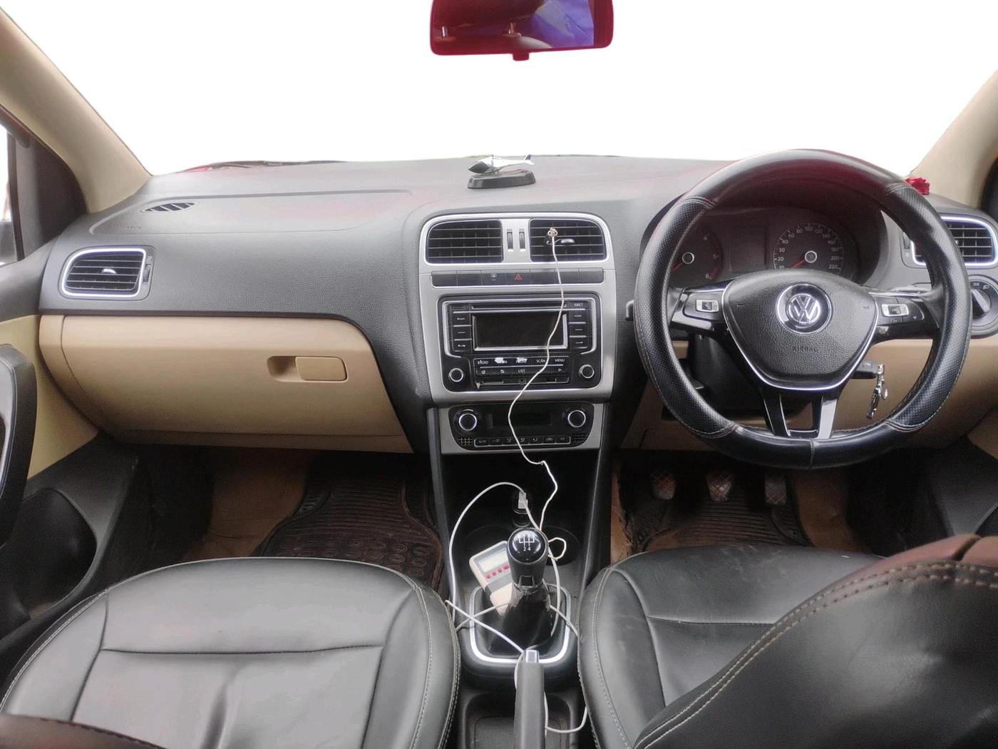 2015 Volkswagen Polo HIGHLINE1.5L, Diesel, Manual, 89,631 km, interior