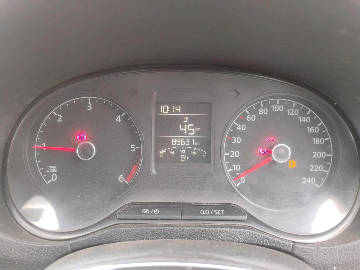 2015 Volkswagen Polo HIGHLINE1.5L, Diesel, Manual, 89,631 km, interior