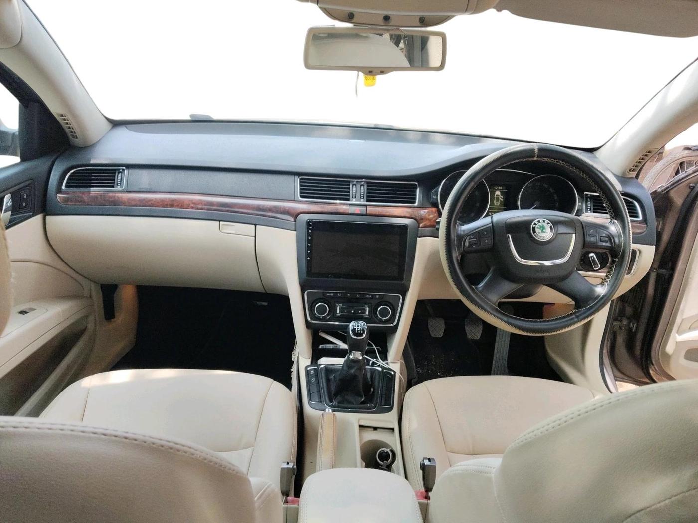2013 Skoda Superb ELEGANCE 1.8 TSI MT, Petrol, Manual, 68,971 km, interior