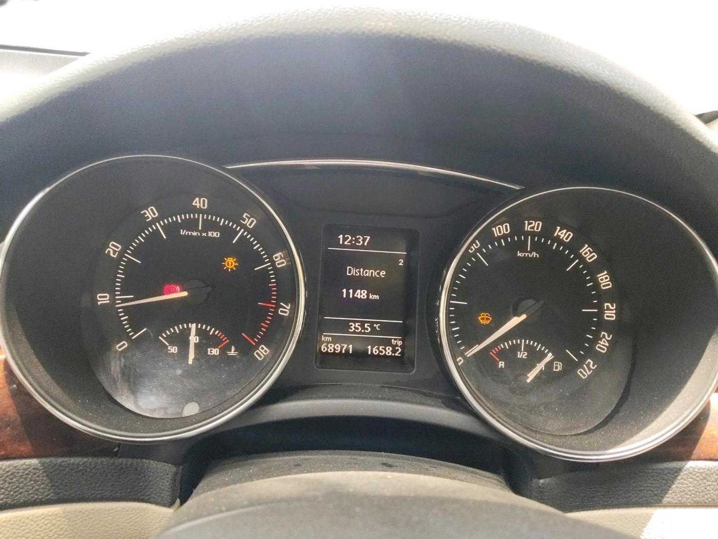 2013 Skoda Superb ELEGANCE 1.8 TSI MT, Petrol, Manual, 68,971 km, interior