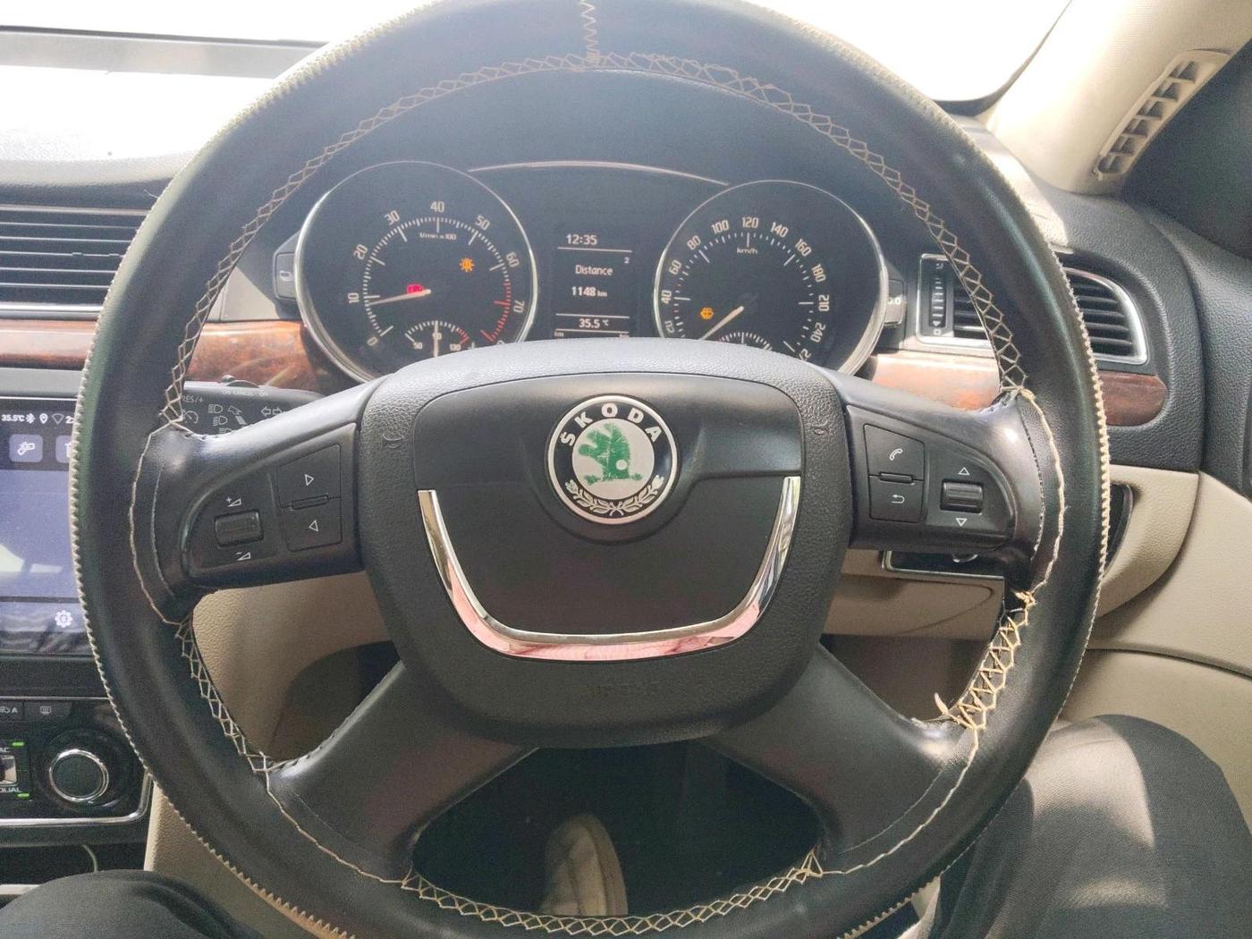 2013 Skoda Superb ELEGANCE 1.8 TSI MT, Petrol, Manual, 68,971 km, interior