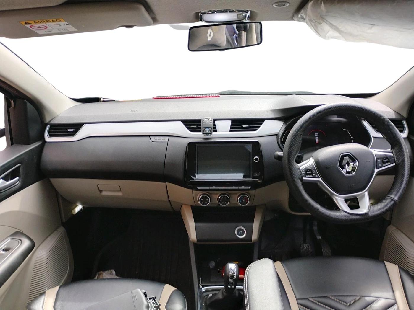 2025 Renault TRIBER RXZ AMT, Petrol, Automatic, 4,196 km, interior