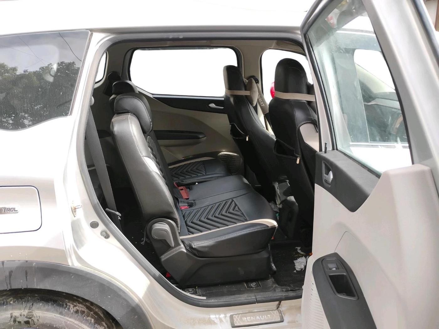 2025 Renault TRIBER RXZ AMT, Petrol, Automatic, 4,196 km, interior