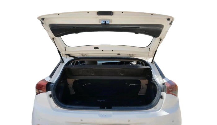 2016 Hyundai Elite i20 SPORTZ 1.4 CRDI, Diesel, Manual, 1,56,582 km, exterior