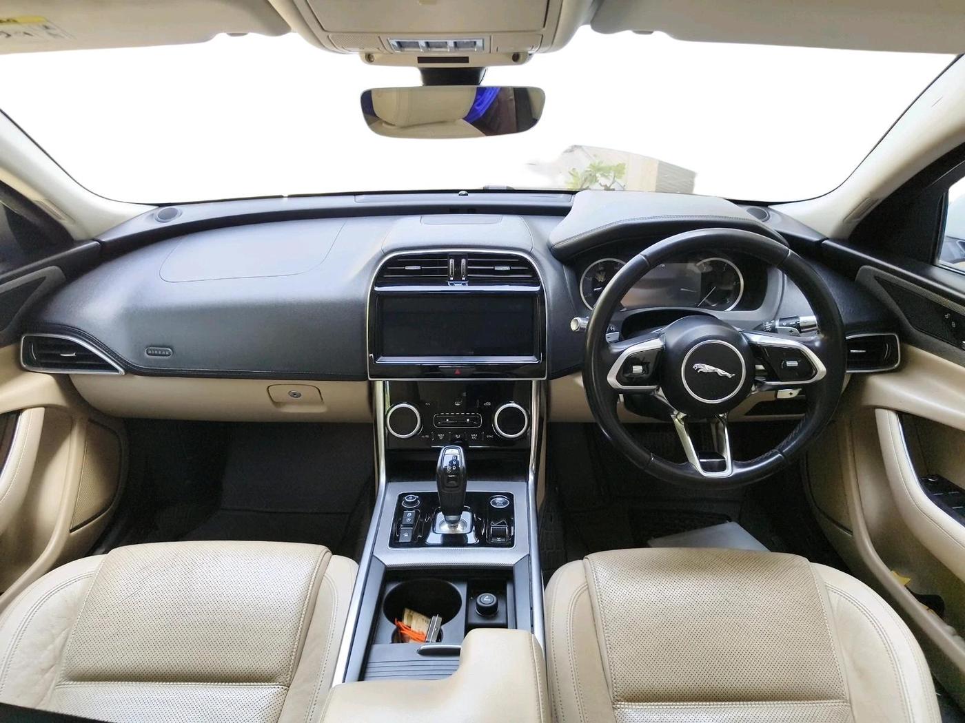 2019 Jaguar XE S 2.0D, Diesel, Automatic, 59,793 km, interior
