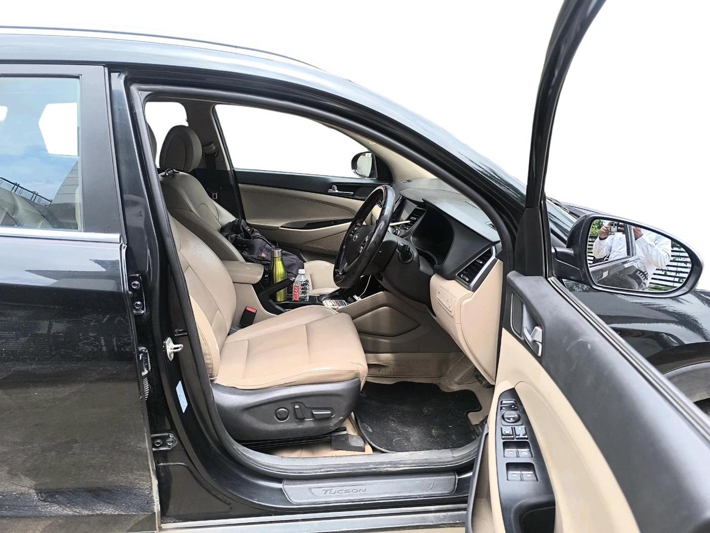2018 Hyundai Tucson 2WD AT GL DIESEL
, Diesel, Automatic, 1,03,352 km, interior