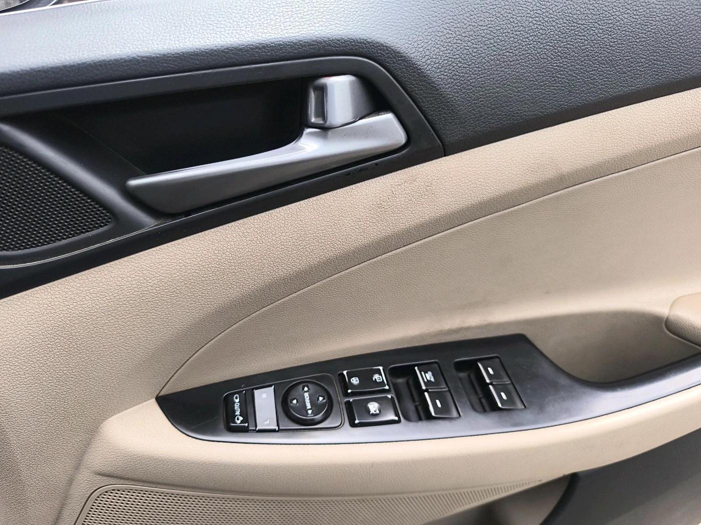 2018 Hyundai Tucson 2WD AT GL DIESEL
, Diesel, Automatic, 1,03,352 km, interior