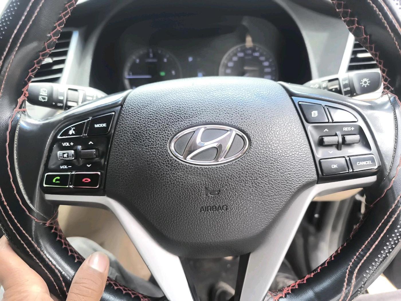 2018 Hyundai Tucson 2WD AT GL DIESEL
, Diesel, Automatic, 1,03,352 km, interior