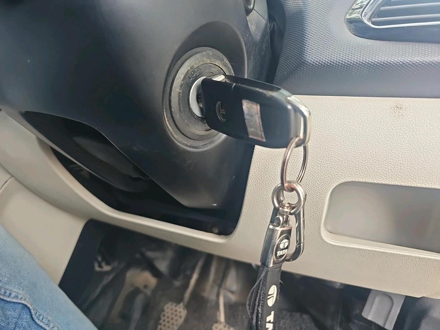 2022 Tata Tiago XZ PLUS CNG, CNG, Manual, 35,399 km, interior