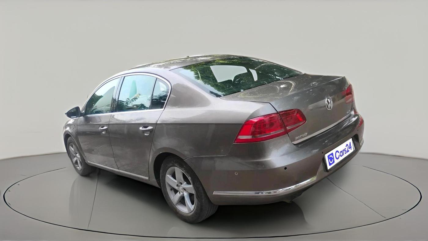 2011 Volkswagen Passat HIGHLINE DSG, Diesel, Automatic, 1,83,886 km, exterior